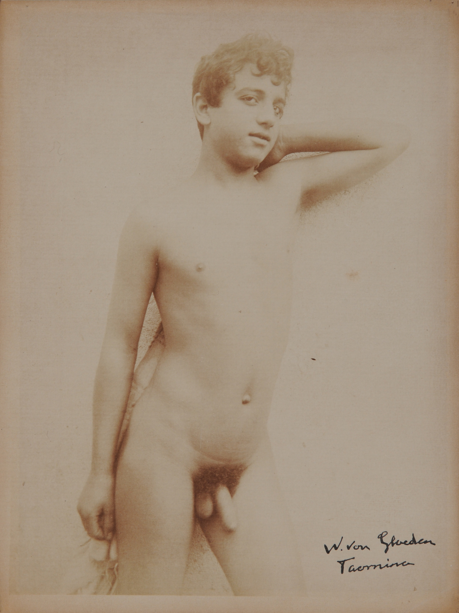 Wilhelm von Gloeden, Stehender Jüngling