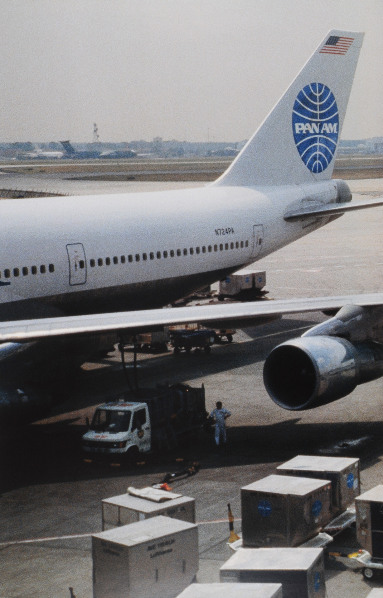 Peter Fischli, Folder. Triptychon - Airport