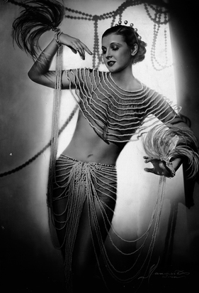 2 Fotografien: Countess Ilona Karolewna, ca. 1930; La Jana - Tanz