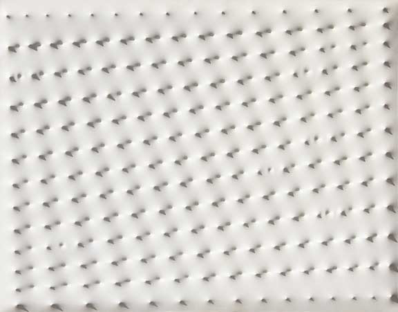 Enrico Castellani, Superficie bianca, 1969