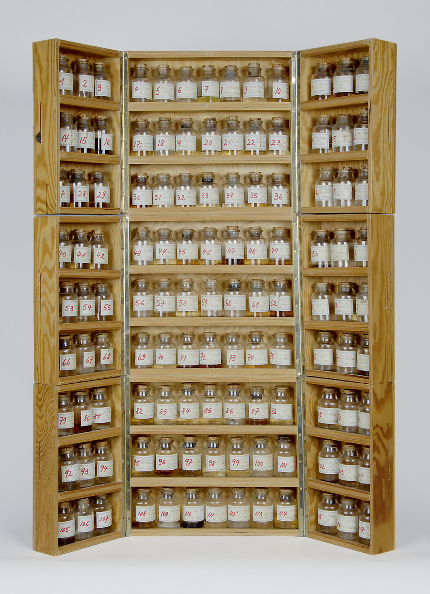 Daniel Spoerri, La Pharmacie Bretonne