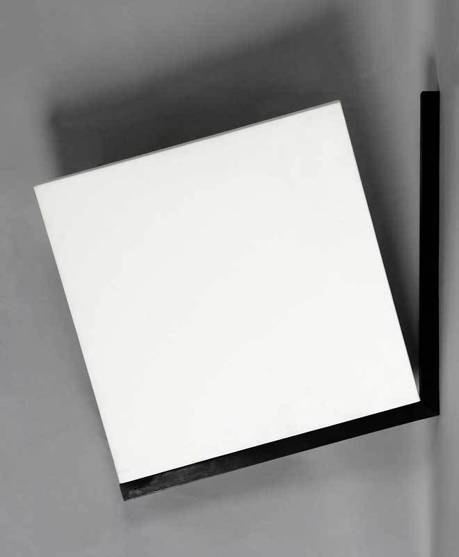 François Morellet, Carré incliné à 15° avec un angle dont la moitié est parallèle à un de ses cotés et l'autre au mur
