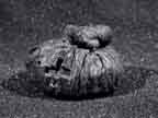 Antoni Tàpies, Knoten, 2000