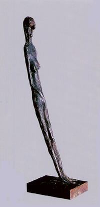 Stehende weibliche Figur