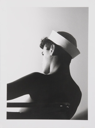 Marin et chaise Bauhaus