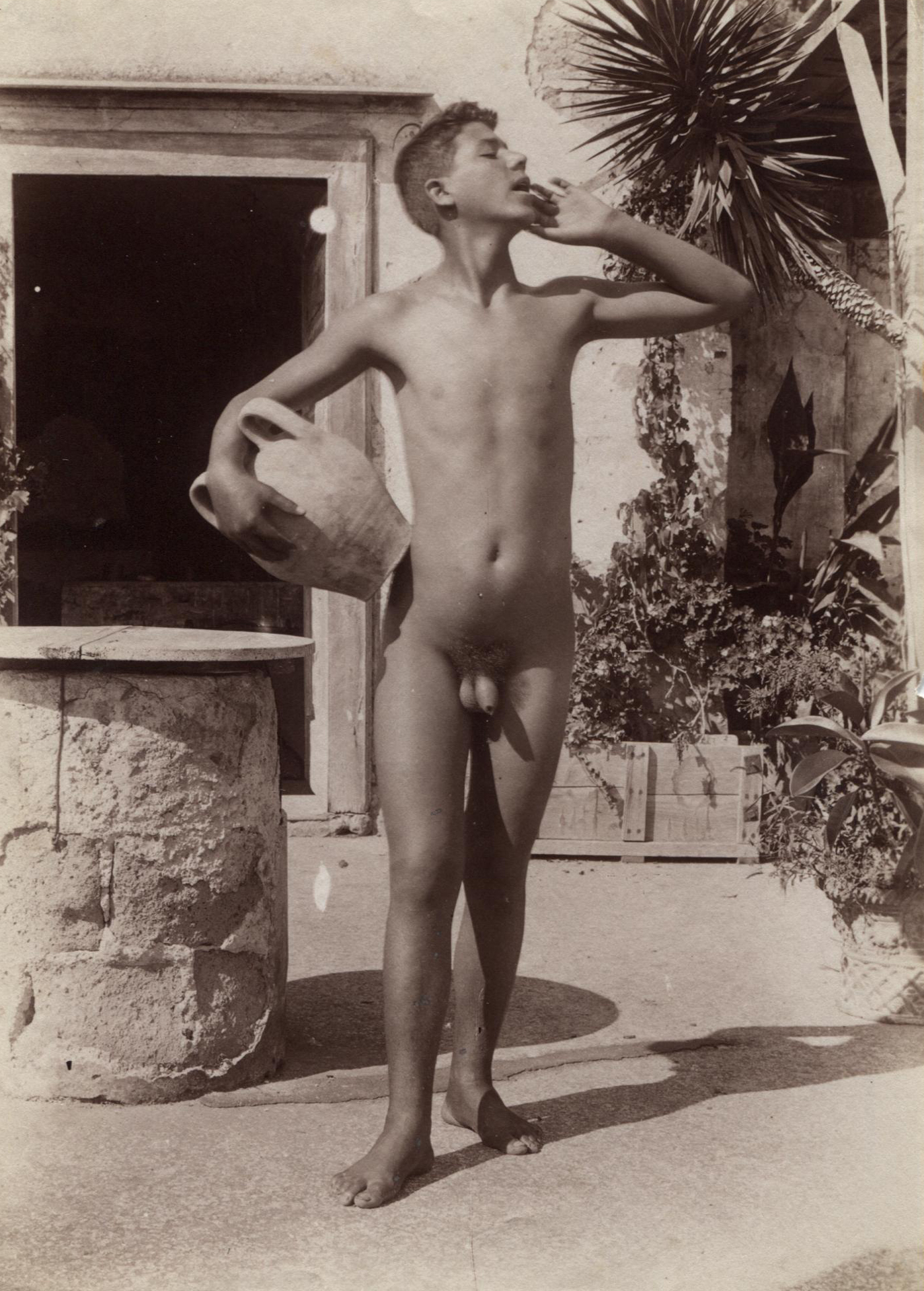 Wilhelm von Gloeden, Sizilianischer Knabe mit Amphore