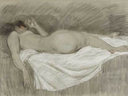Femme nue de dos alongée