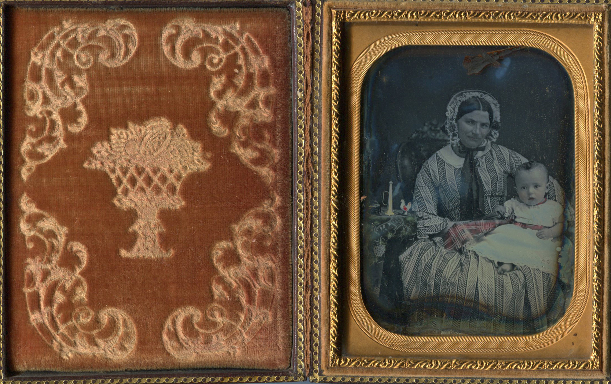 Daguerreotypie, American photographer Bogradus. Portrait of a Mother with Child