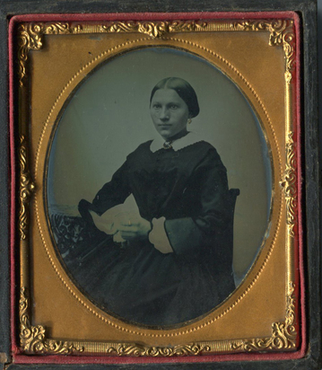 Anonymous photographer. Portrait of a Woman