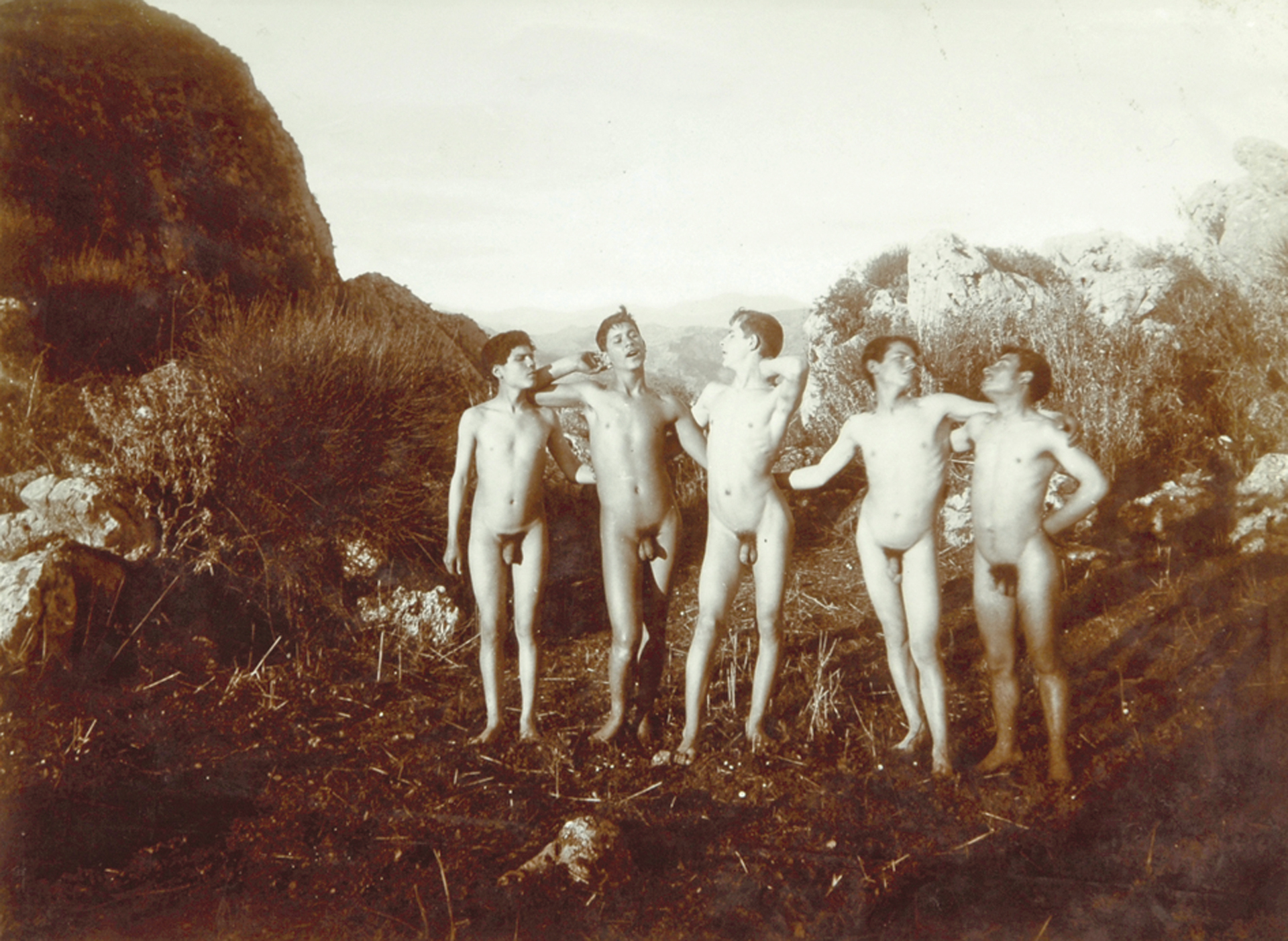 Wilhelm von Gloeden, Fünf sizilianische Knaben in der Natur