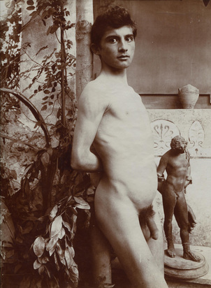 Sizilianischer Knabe mit Statuette