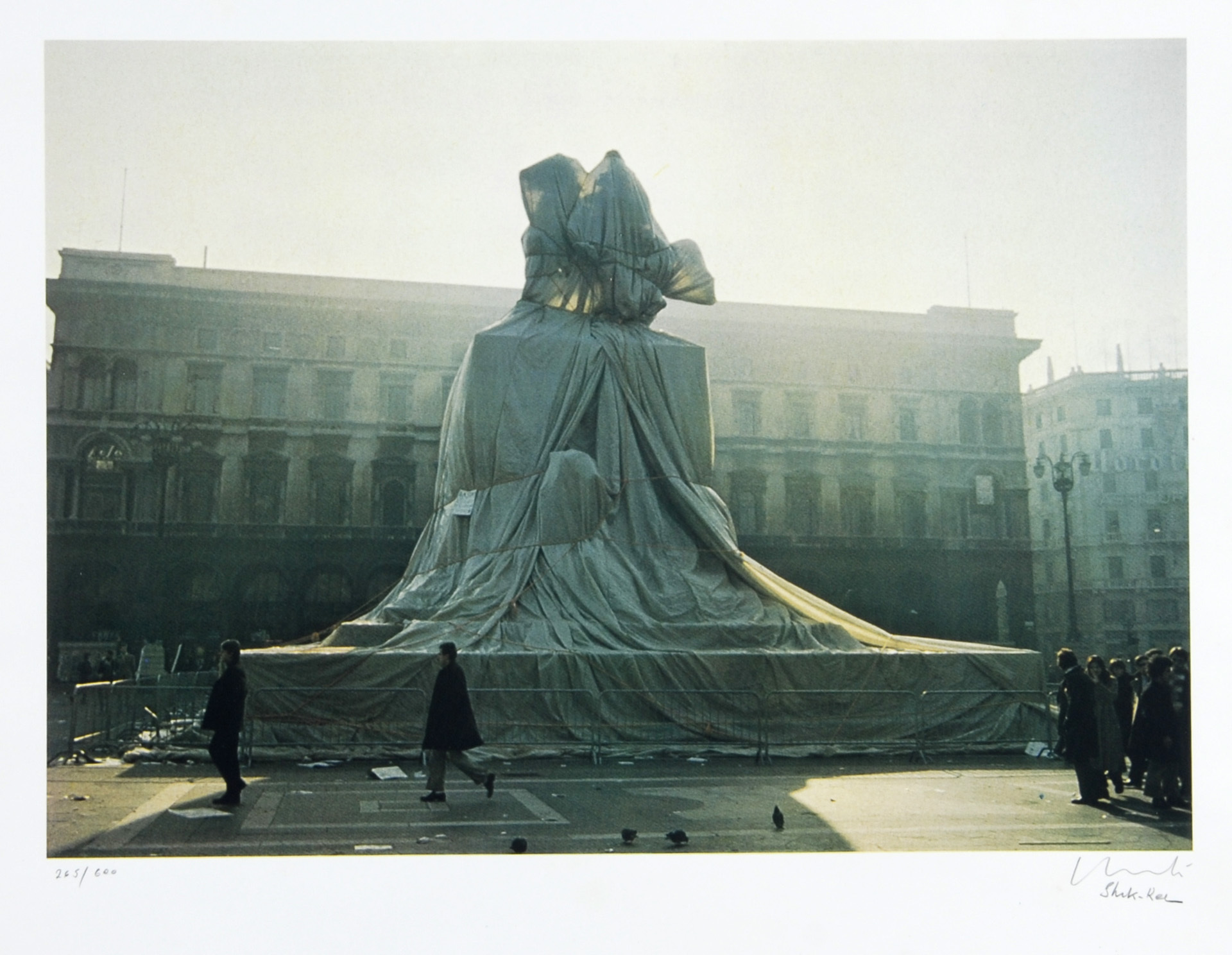 Christo, Wrapped Monument to Vittorio Emanuele, Piazza del Duomo, Milan, aus "Ars Viva Edition"
