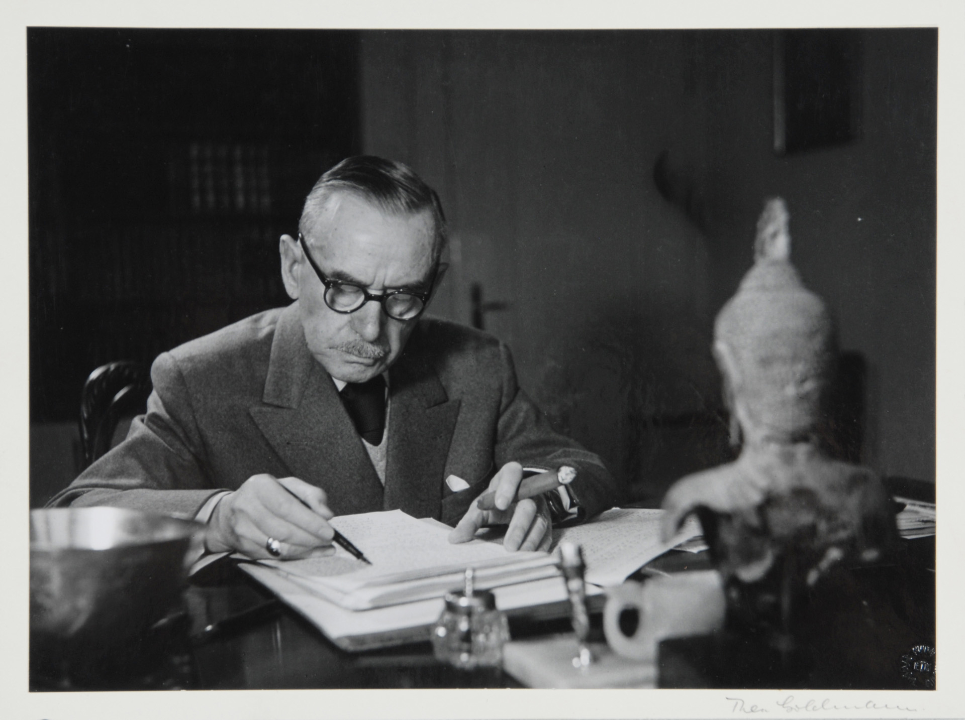 Thea Goldmann, Thomas Mann am Schreibtisch