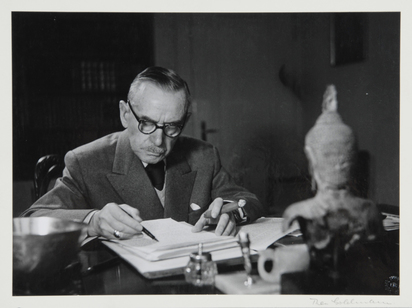 Thomas Mann am Schreibtisch