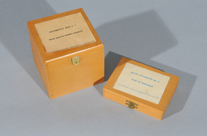 2 Multiples und eine Grafik: Optimistic Box No. 1, 1968;  Optimistic Box No. 2, 1969; Modern Video Model, 1984