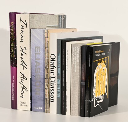 11 Bücher und Ausstellungskataloge