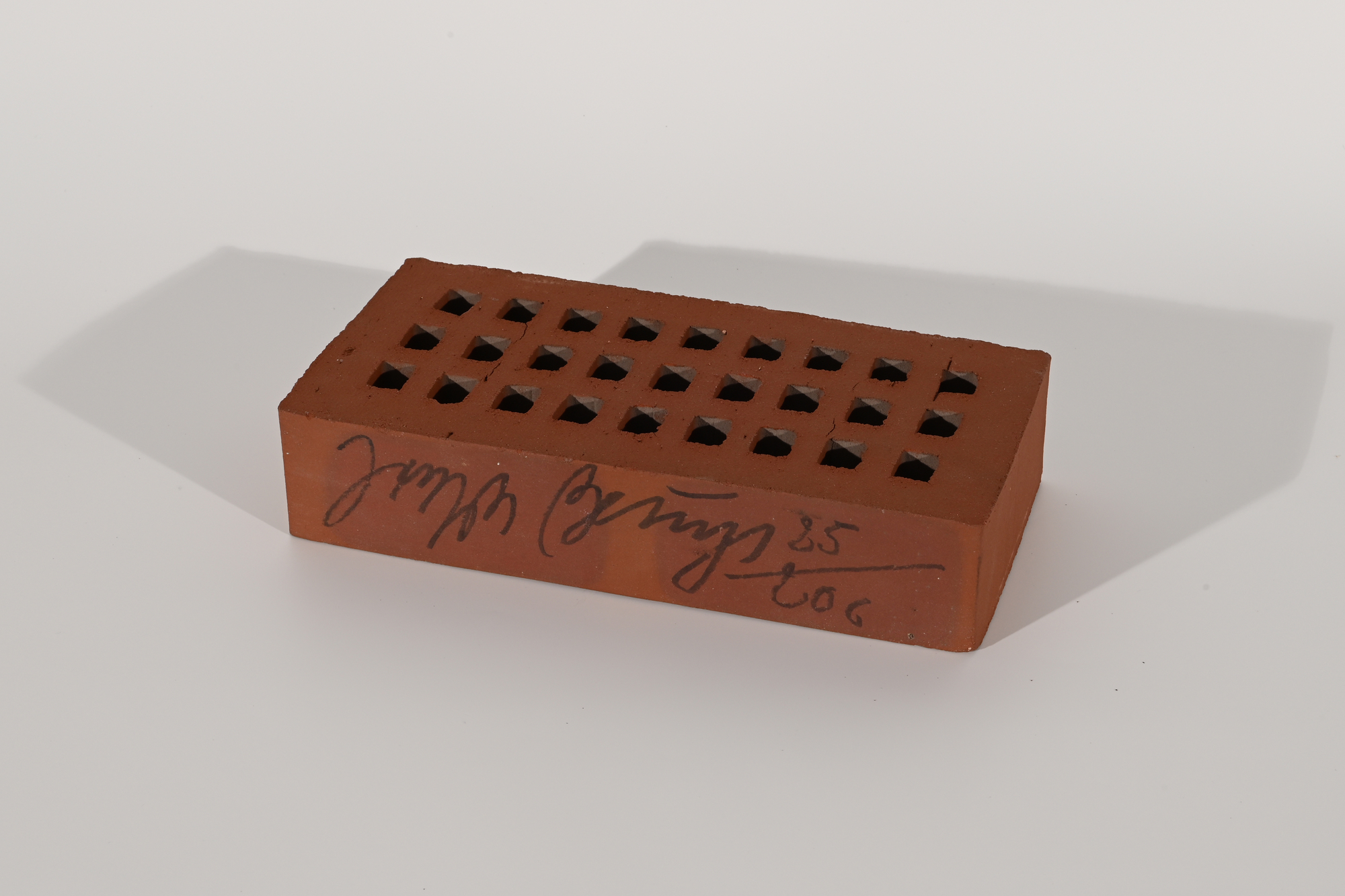 Joseph Beuys, Backstein für F.I.U.