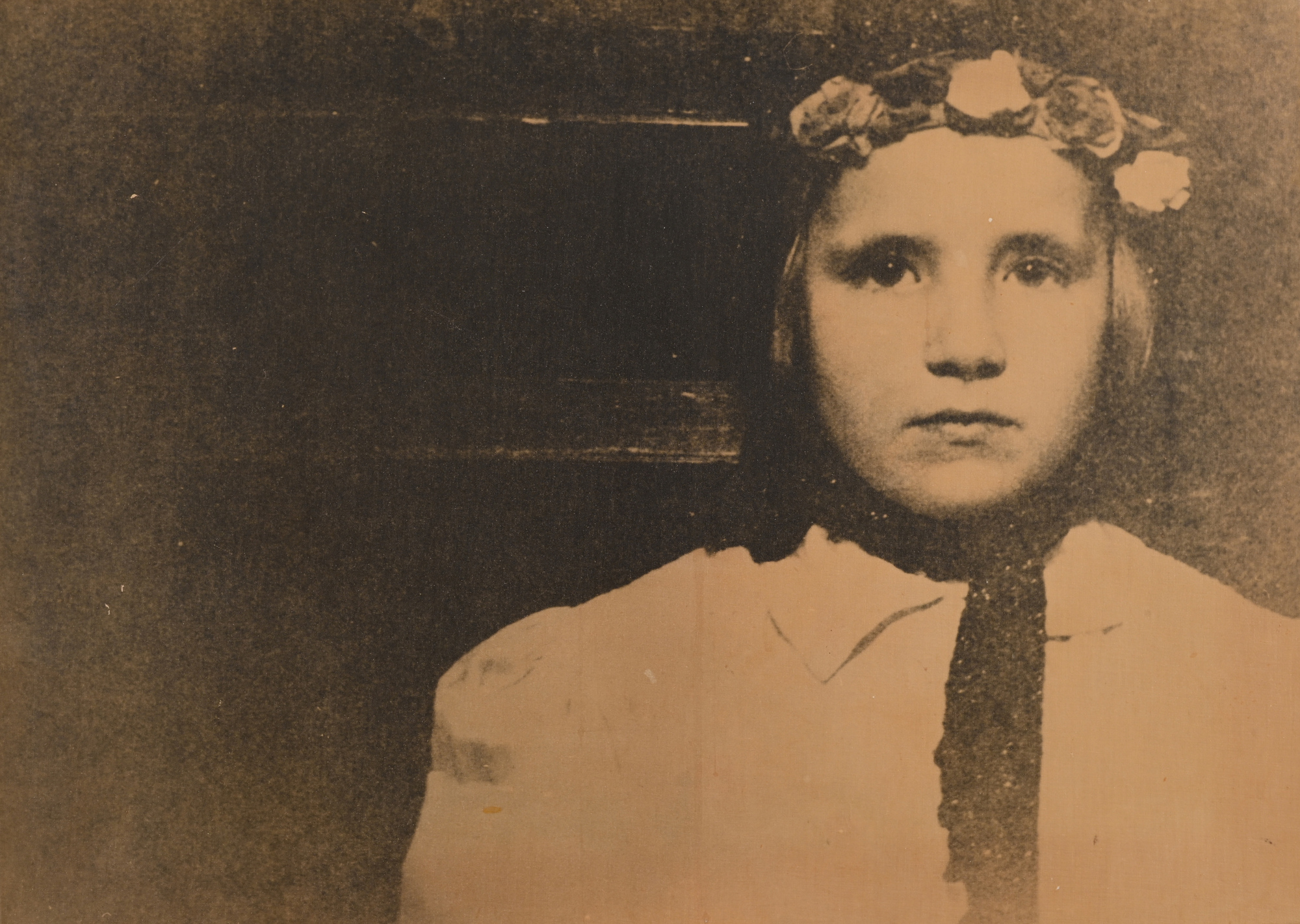 Annelies Strba, Linda mit Blumenkranz (Vintage)