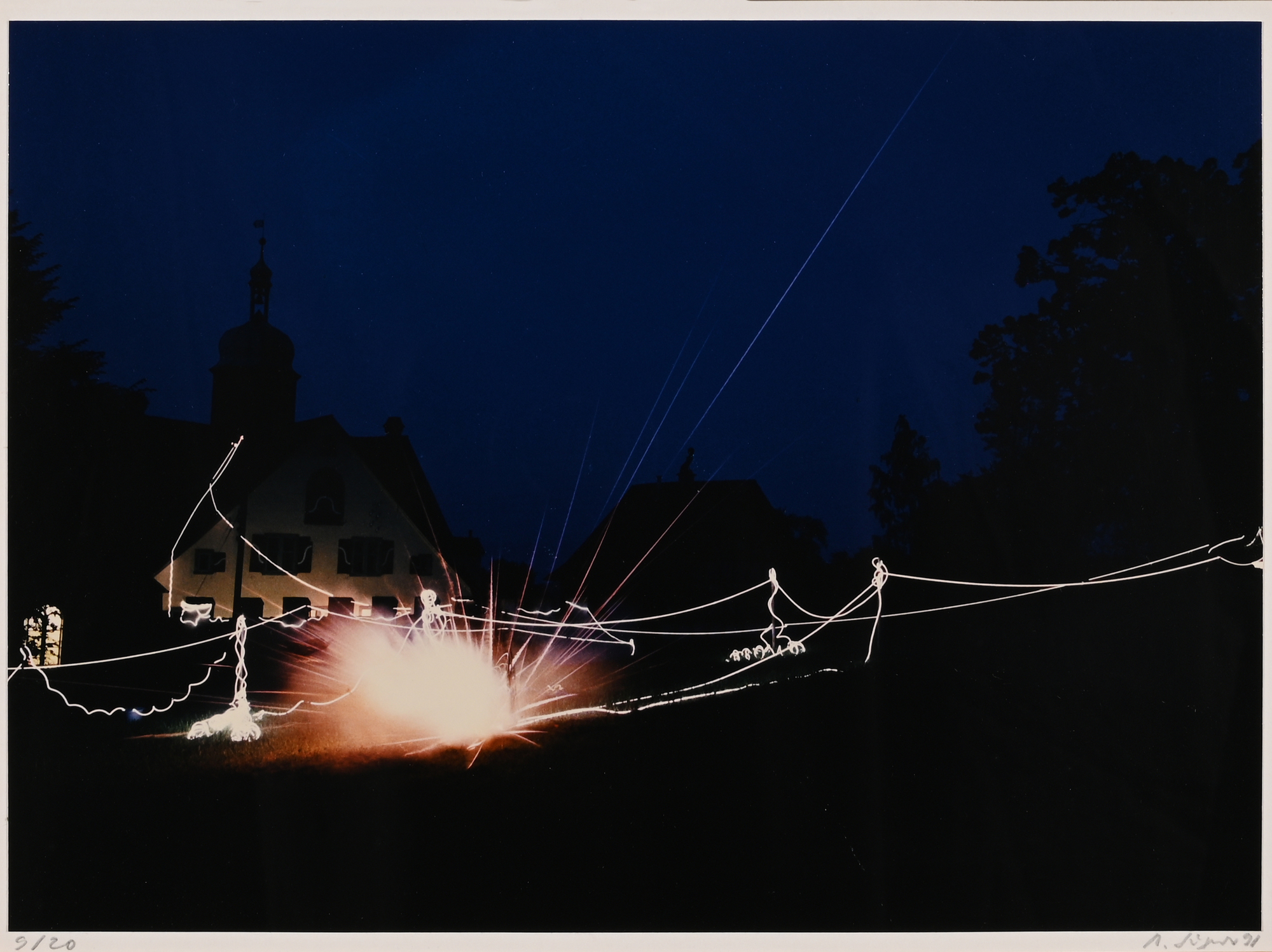 Roman Signer, Ohne Titel (aus Aktion Koffer Schloss Greifensee)