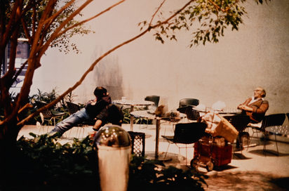 2 Werke:  Woman in Antwerp Zoo, 2001/2003; Park Avenue Atrium, 1987