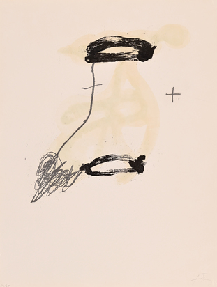 Portfolio. Un fragment de statue dans l’herbe d’un enclos encore désert