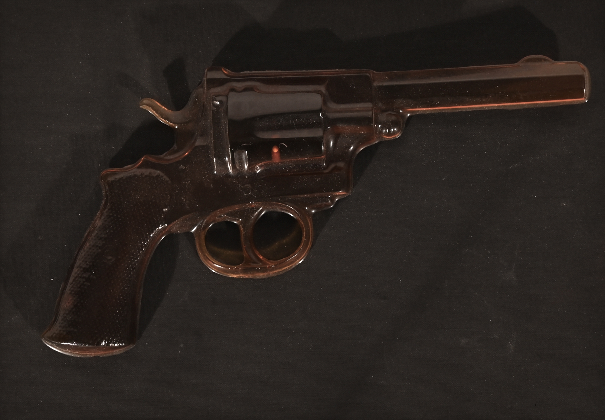 Arman, Ohne Titel, Pistole aus "Hommage à Carl Laszlo"