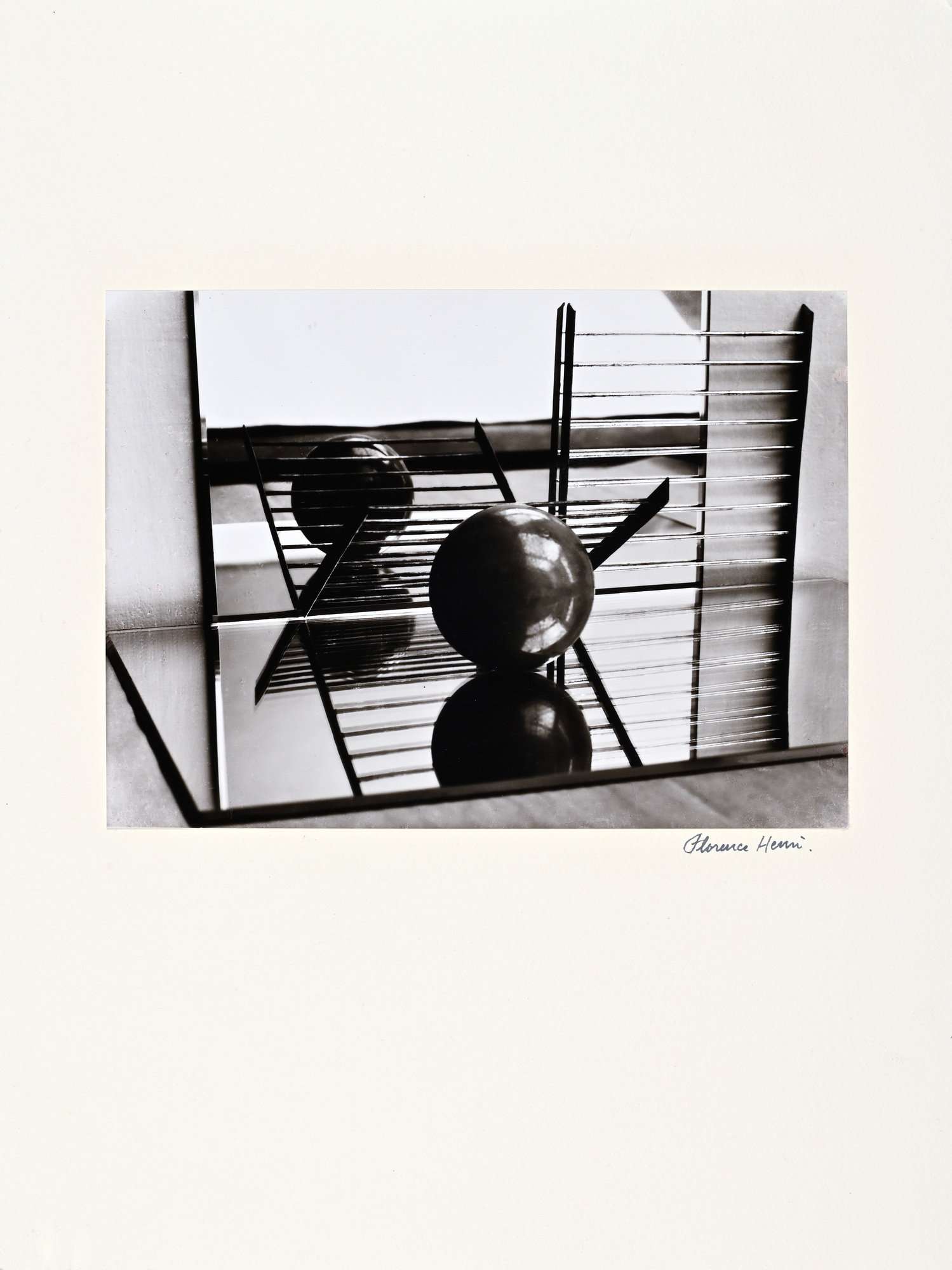 Florence Henri, Komposition mit Kugel und Gitter