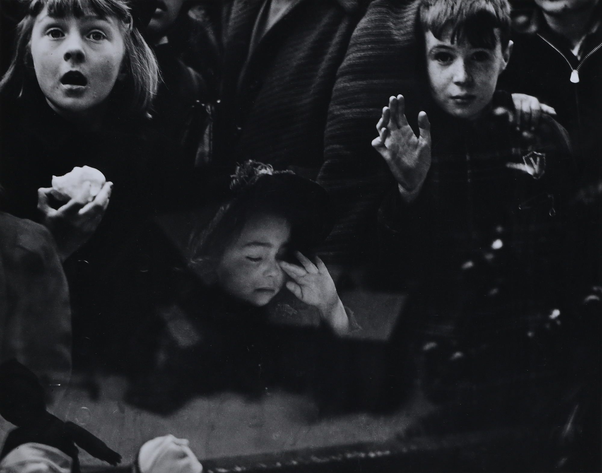 Arthur  Leipzig, Watching Santa in Department Store Window