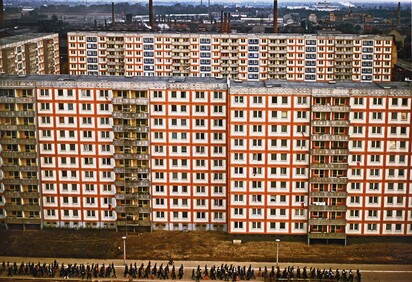 Plattenbau im Weissensee-Viertel, 1. Mai Umzug, Ostberlin