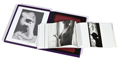 Seated Nude (No. 521) aus der Serie "Das Auge der Liebe" und dazugehöriges Fotobuch