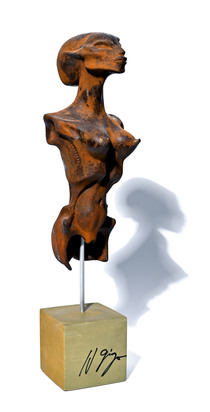 Torso mit langer Schädelform