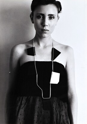 3 Fotografien: Models mit Schmuck von Bernhard Schobinger