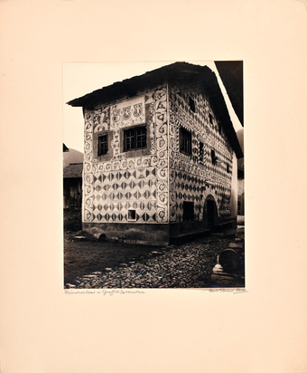 Bündnerhaus in Sgraffito Dekoration